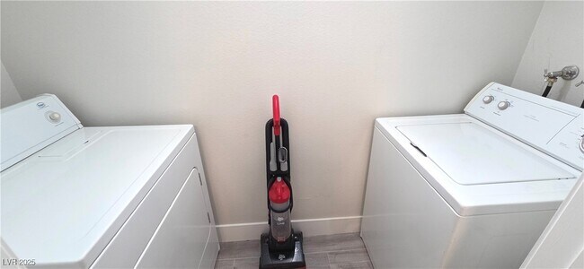 Building Photo - 7255 W Sunset Rd