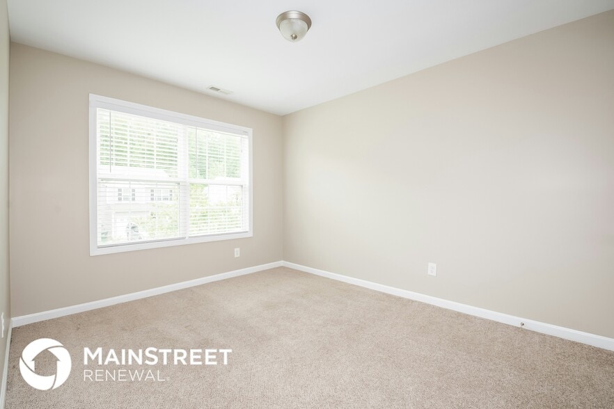 Building Photo - 811 Woodside Park Ln