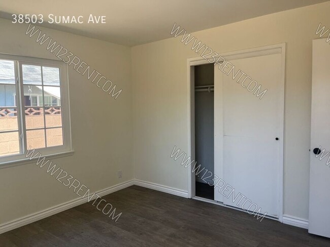 Building Photo - 38503 Sumac Ave