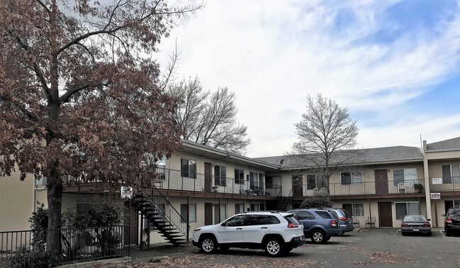 Building Photo - CO668-Alpine Apartments