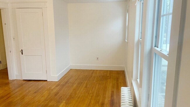 Building Photo - 73-75 Wallingford Ave