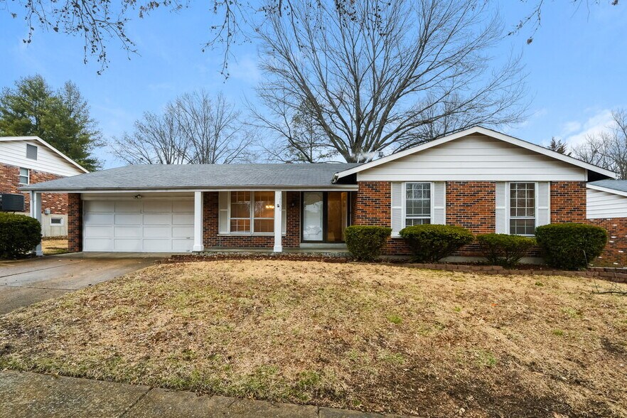 Building Photo - 14800 Mondoubleau Lane