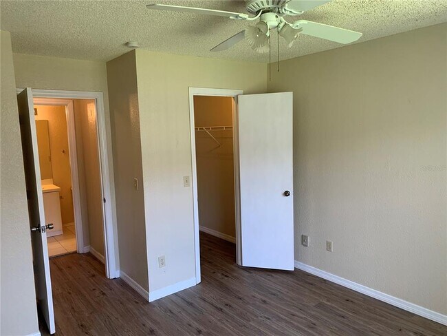Building Photo - 2550 N Alafaya Trail