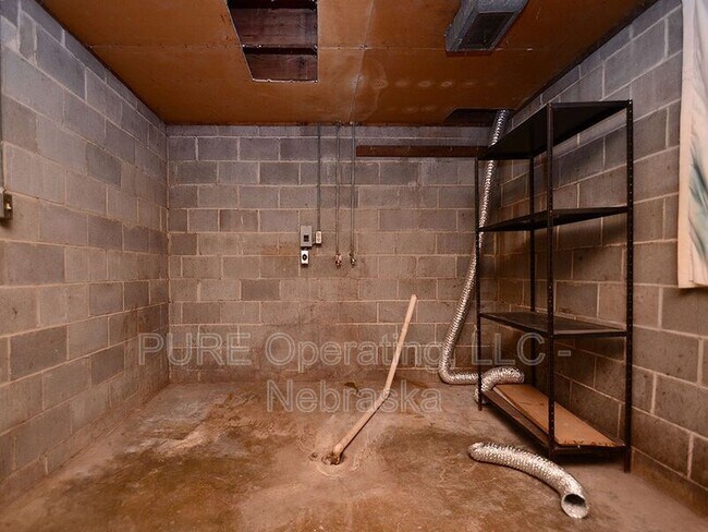 Building Photo - 210 N 32nd Ave