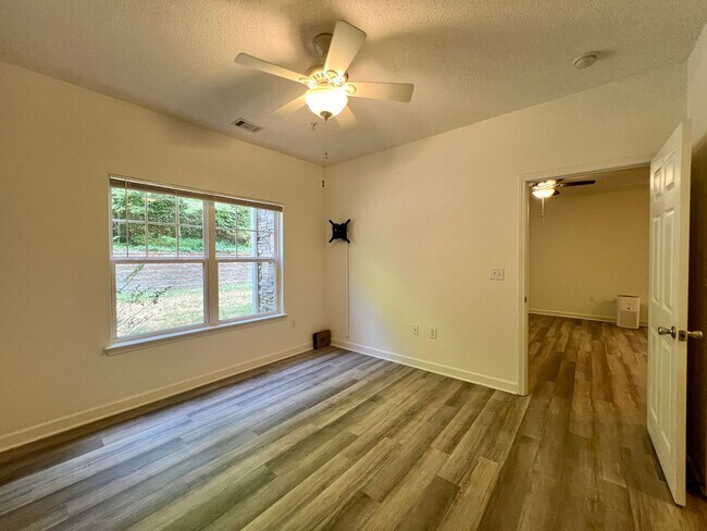 Building Photo - 3-Bed, 2-Bath Condo with Garage! One month...
