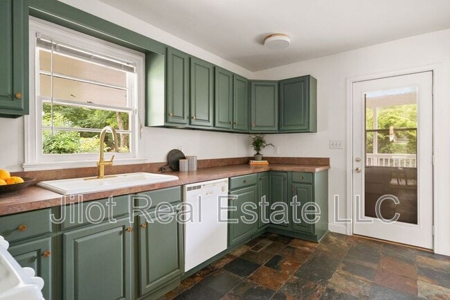 Building Photo - 2855 Monticello Pl