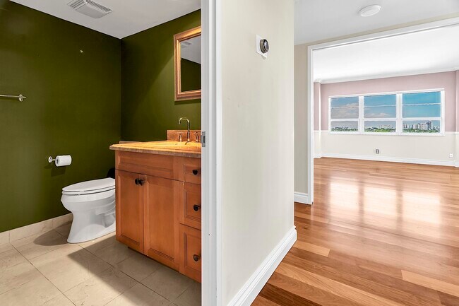 Building Photo - 2500 E Las Olas Blvd