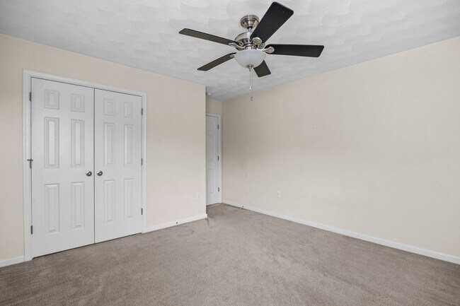 Building Photo - Spacious 5BR Home with Large Backyard in Quiet Chesapeake Neighborhood!