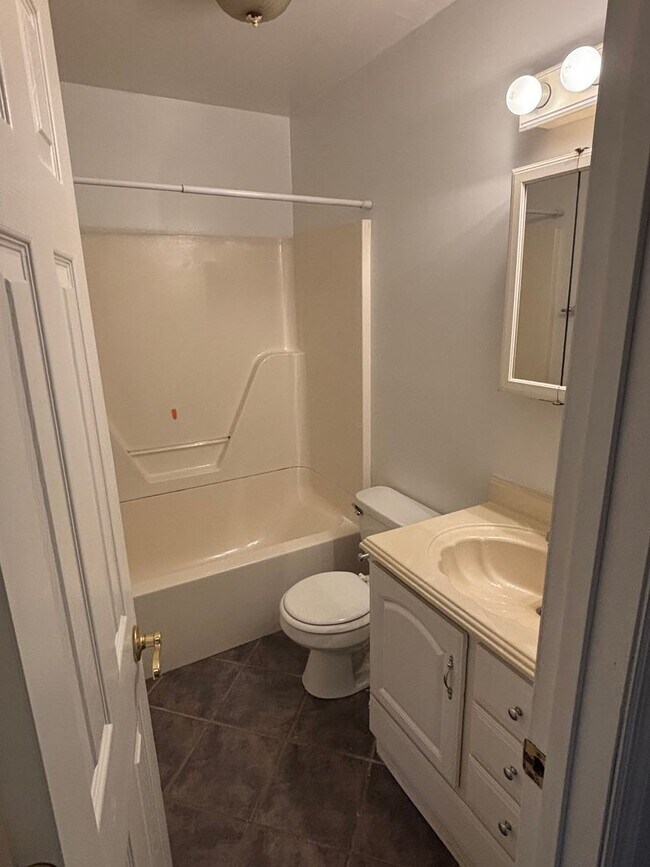 Building Photo - 2211 Lavera Dr