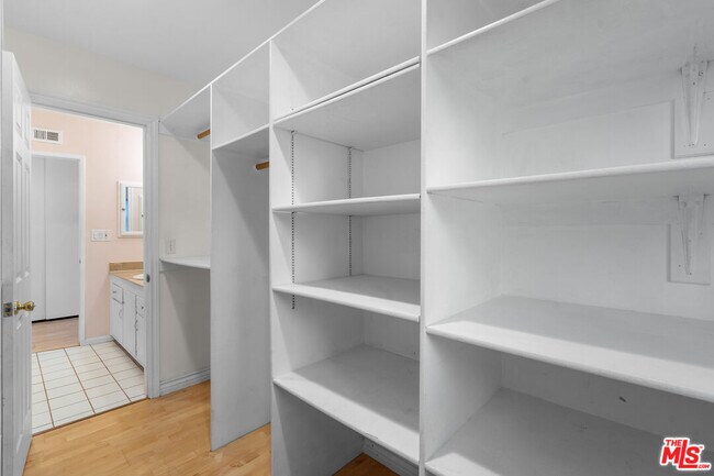 Building Photo - 9631 Crystal View Dr