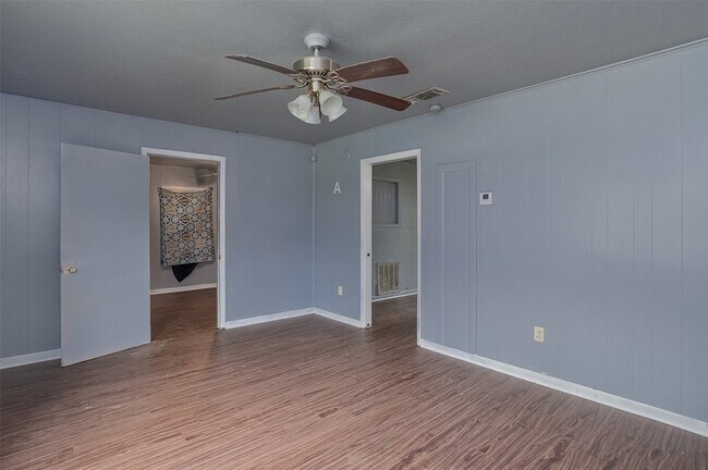 Building Photo - 1206 Olwen Dr