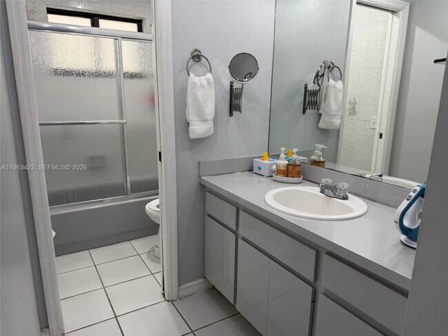 Building Photo - 6541 SW 31st St