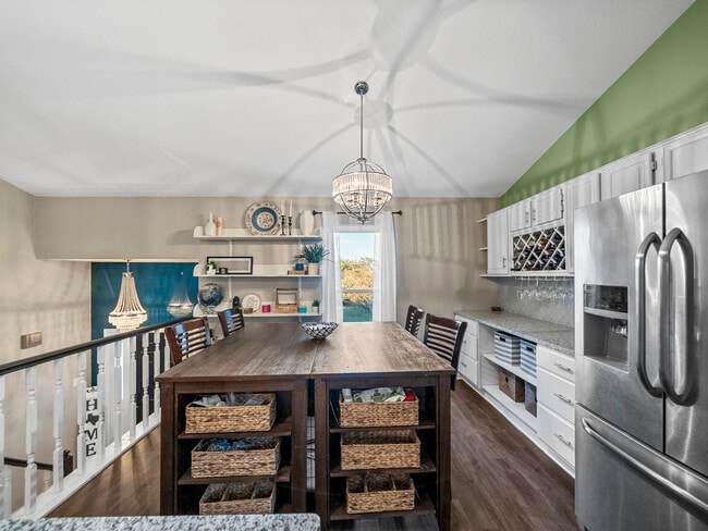 Building Photo - 2301 Summit Dr