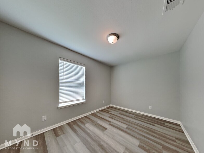 Building Photo - 5622 Rainbow Rd.