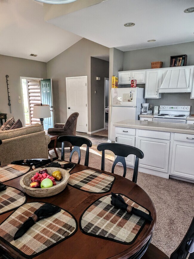 Building Photo - 23 Cottage Park E