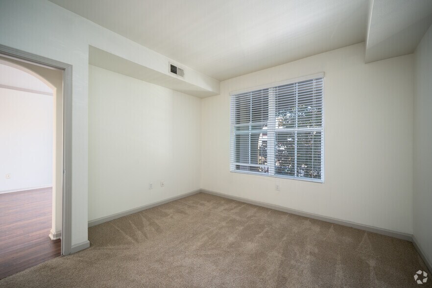 1BR, 1BA - Residence 2 Luxury - Park Central