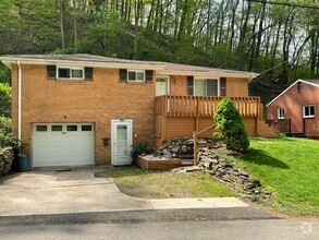 Building Photo - 3 Bedroom 1.5 bath in Pitcairn – Wooded Vi...