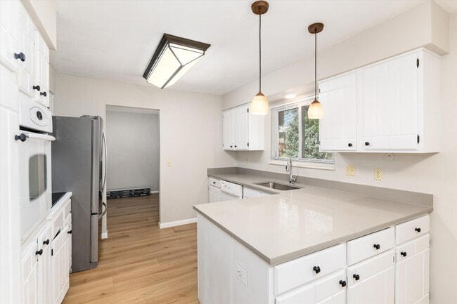 Building Photo - 7426 S Quince Ct