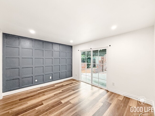 Building Photo - Updated 4B 2BA Home in Paradise Hills w/ Solar and Turf!