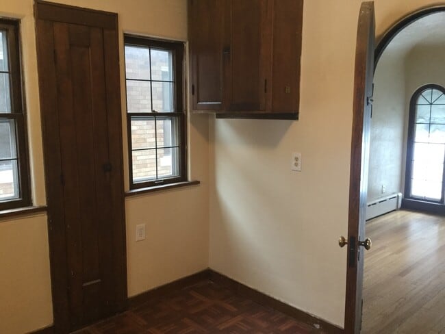 Building Photo - Comfortable 4 Bedroom Single Family Home