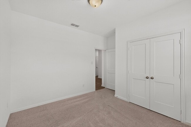 Building Photo - 114 Drovers Dr