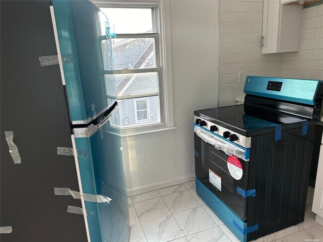 Building Photo - 1322 Commodore Rd