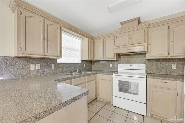 Building Photo - 20 Via Sol Dr