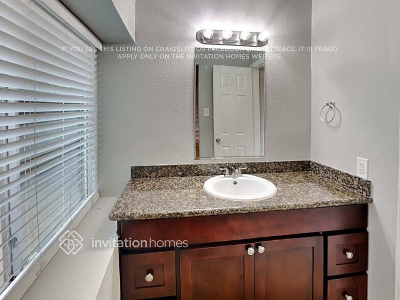 Building Photo - 11039 Rippling Meadows Dr