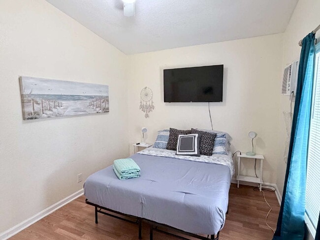 Building Photo - "Charming 1-Bedroom for Rent, Oasis in Vibrant West Palm Beach – Your Ideal Urban Retreat!"