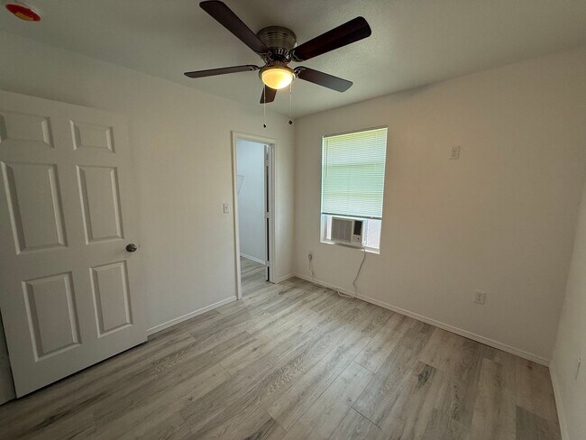 Building Photo - 1043 Monet Dr