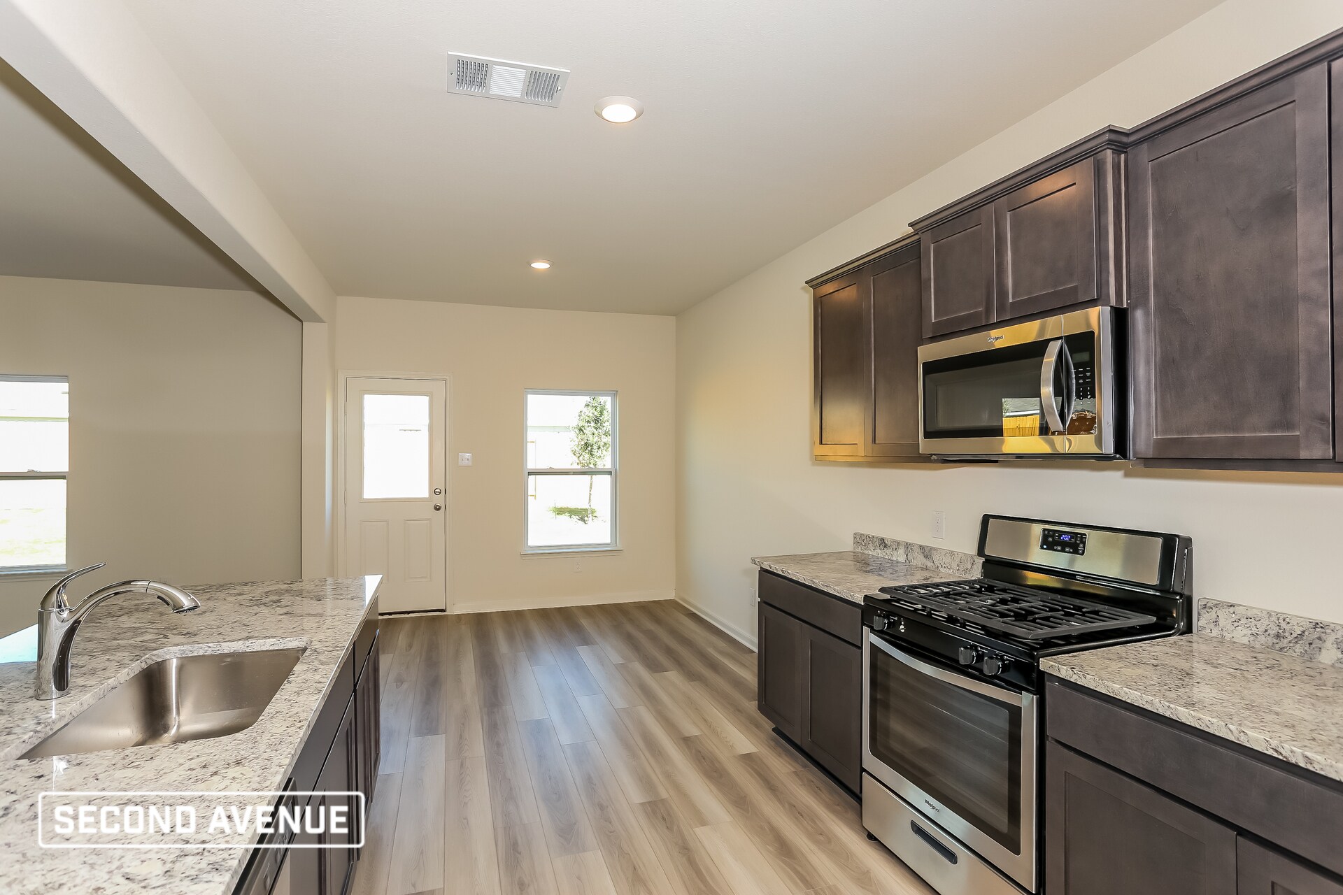 Building Photo - 1305 Woodwinds Dr