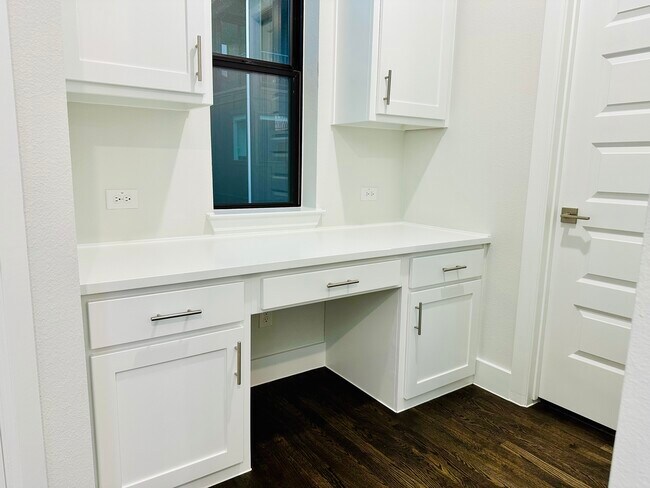 Building Photo - 512 Secretariat Dr