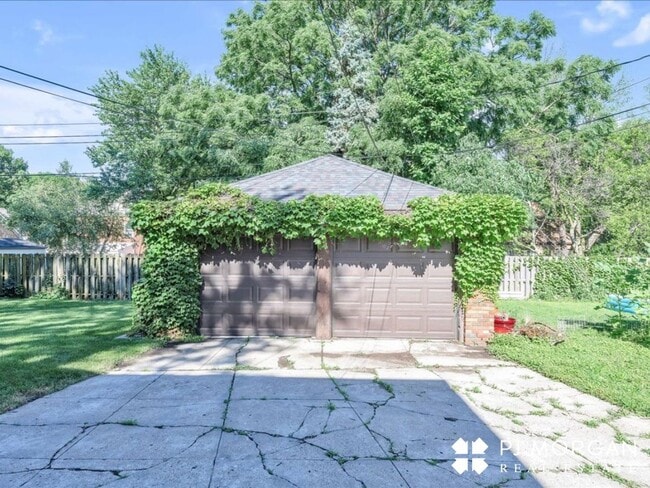 Building Photo - 2 bedroom duplex for rent in Midtown!