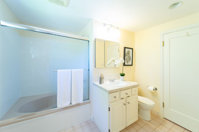 Building Photo - Enchanting Portland Heights 5BD House: You...