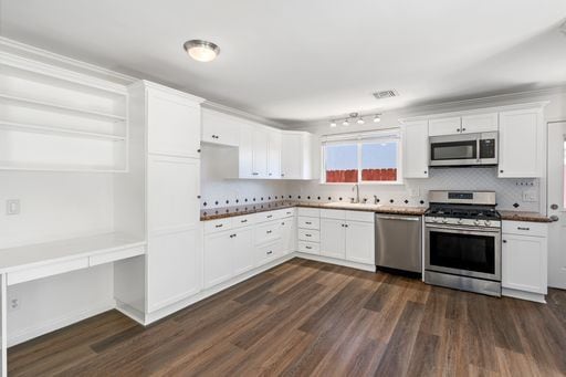 Building Photo - 23906 Hamlin St