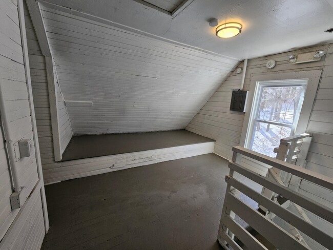 Building Photo - 227 Rockingham St