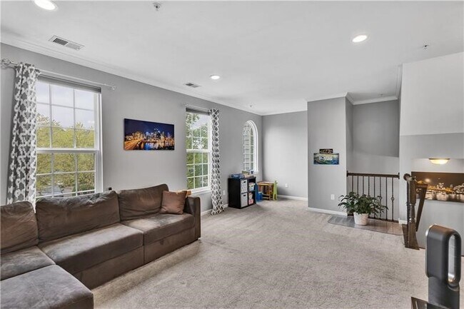 Building Photo - 1304 Pointe View Dr