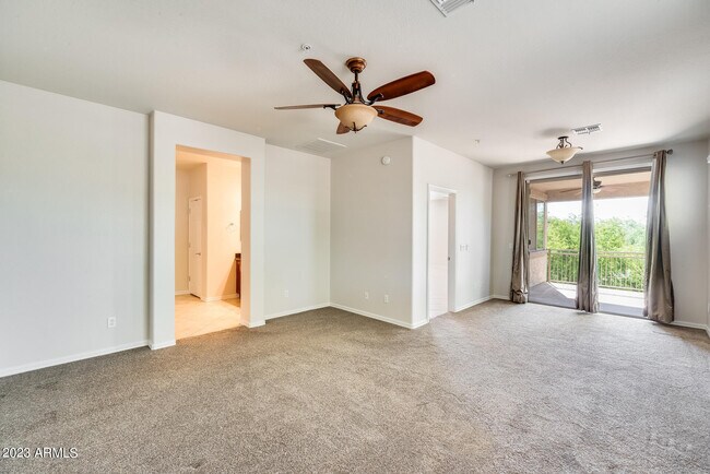 Building Photo - 2134 W Tallgrass Trail