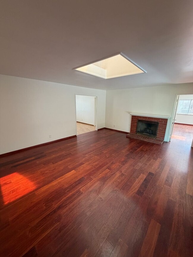 Building Photo - 5333 Parejo Dr
