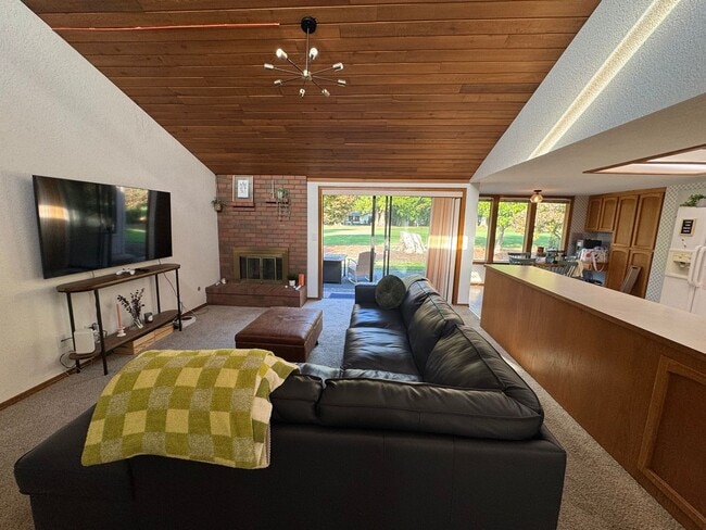 Building Photo - 3 Bed, 2.5 Bath Country Club