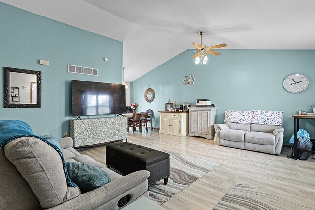 Building Photo - 116 Bayhill Blvd