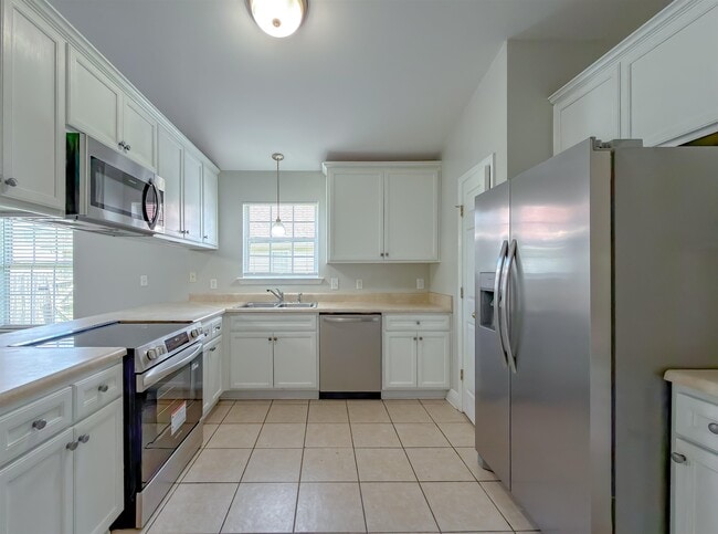Building Photo - 3363 Golden Rain Dr