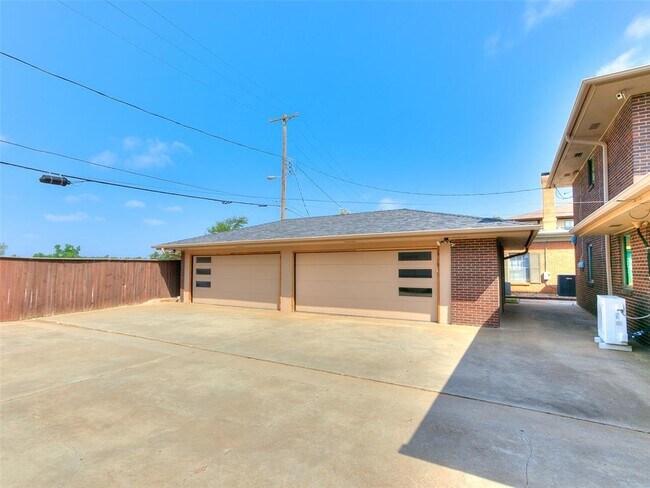 Building Photo - 6505 Avondale Dr