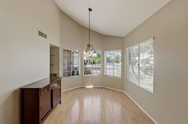 Building Photo - 1295 N Blackstone Dr