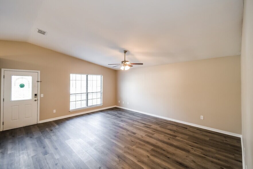 Building Photo - 1638 Sandy Hollow Loop
