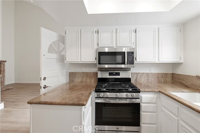 Building Photo - 2217 Vanderbilt Ln