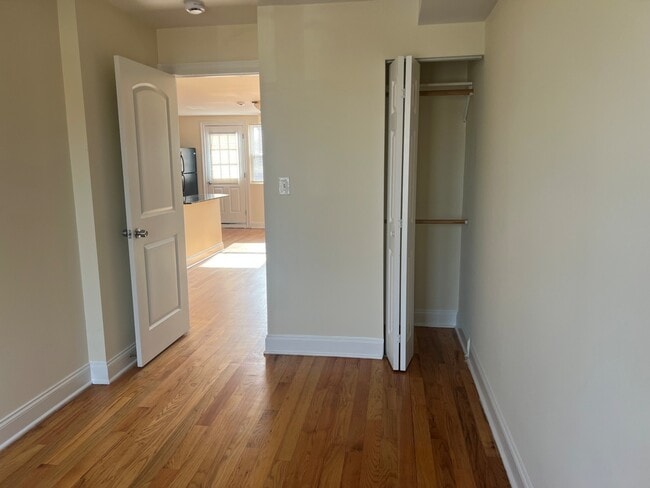 Building Photo - 5320 N Francisco Ave