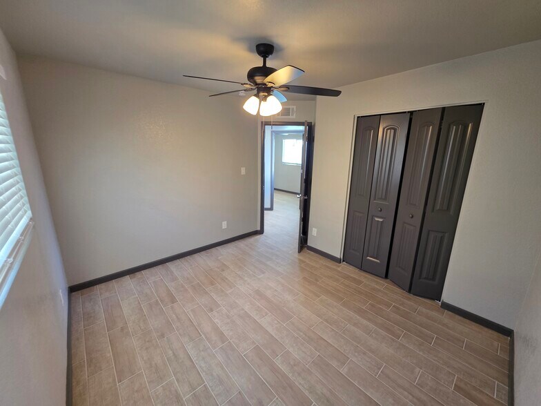 Building Photo - 1749 E Pepper Cir