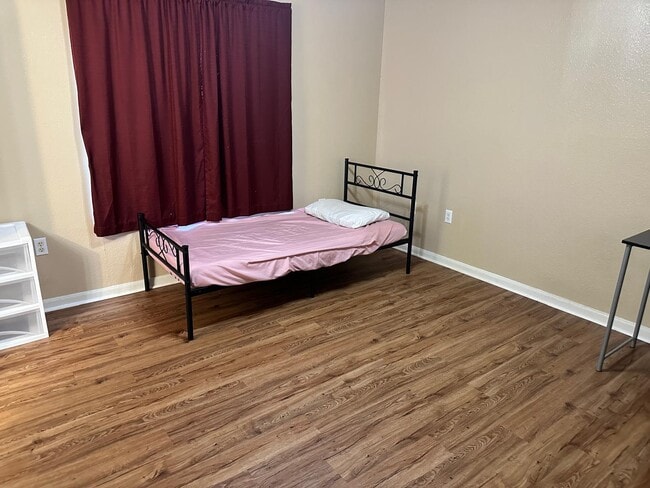 Building Photo - 529 Southwest Pkwy