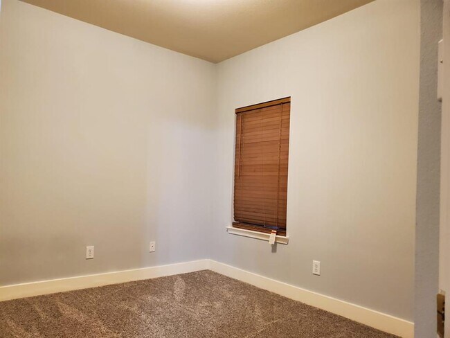 Building Photo - 5722 Sonoma Ridge